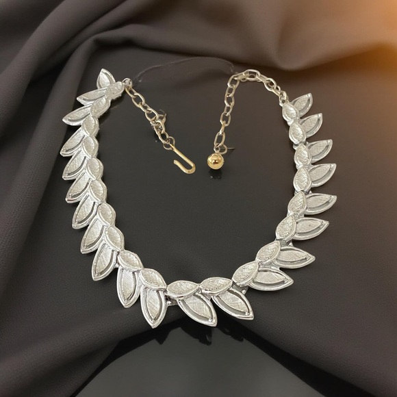 Arthur Pepper designed this Silver Nature-Inspired Leaf Necklace - Picture 4 of 5
